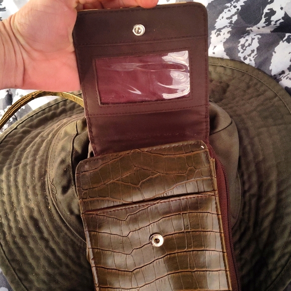 George Women Crossbody Bag Purse. - Picture 4 of 5